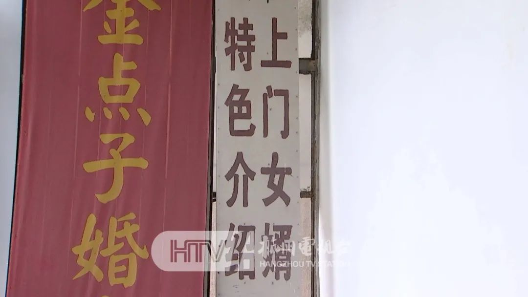 DƬ
